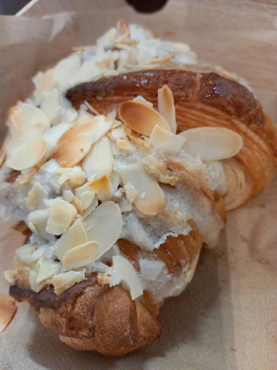 almond croissant 满满杏仁奶油可颂
